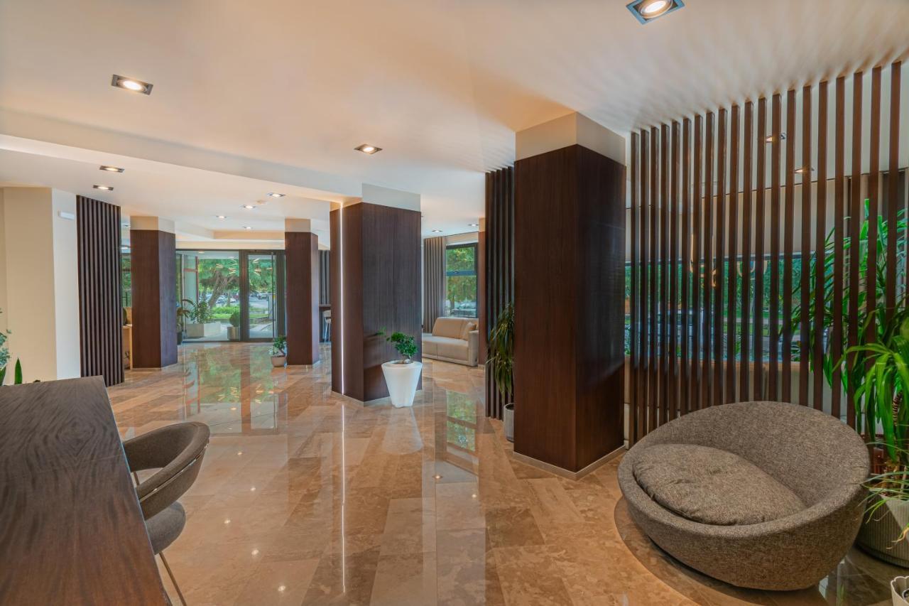 Hotel Osetia Garden Момчилград Екстериор снимка