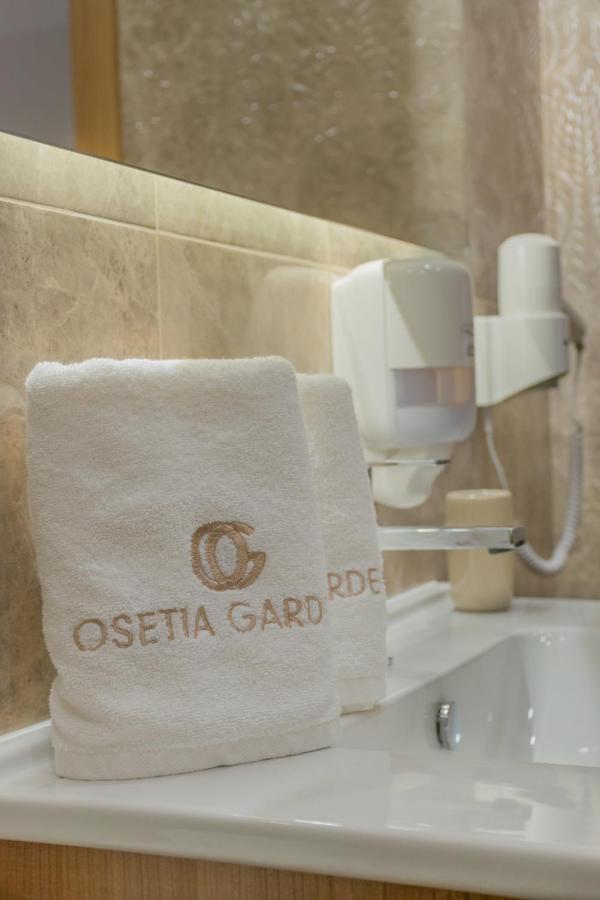 Hotel Osetia Garden Момчилград Екстериор снимка