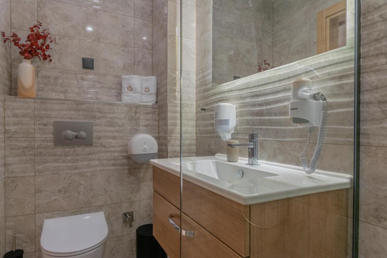Hotel Osetia Garden Момчилград Екстериор снимка