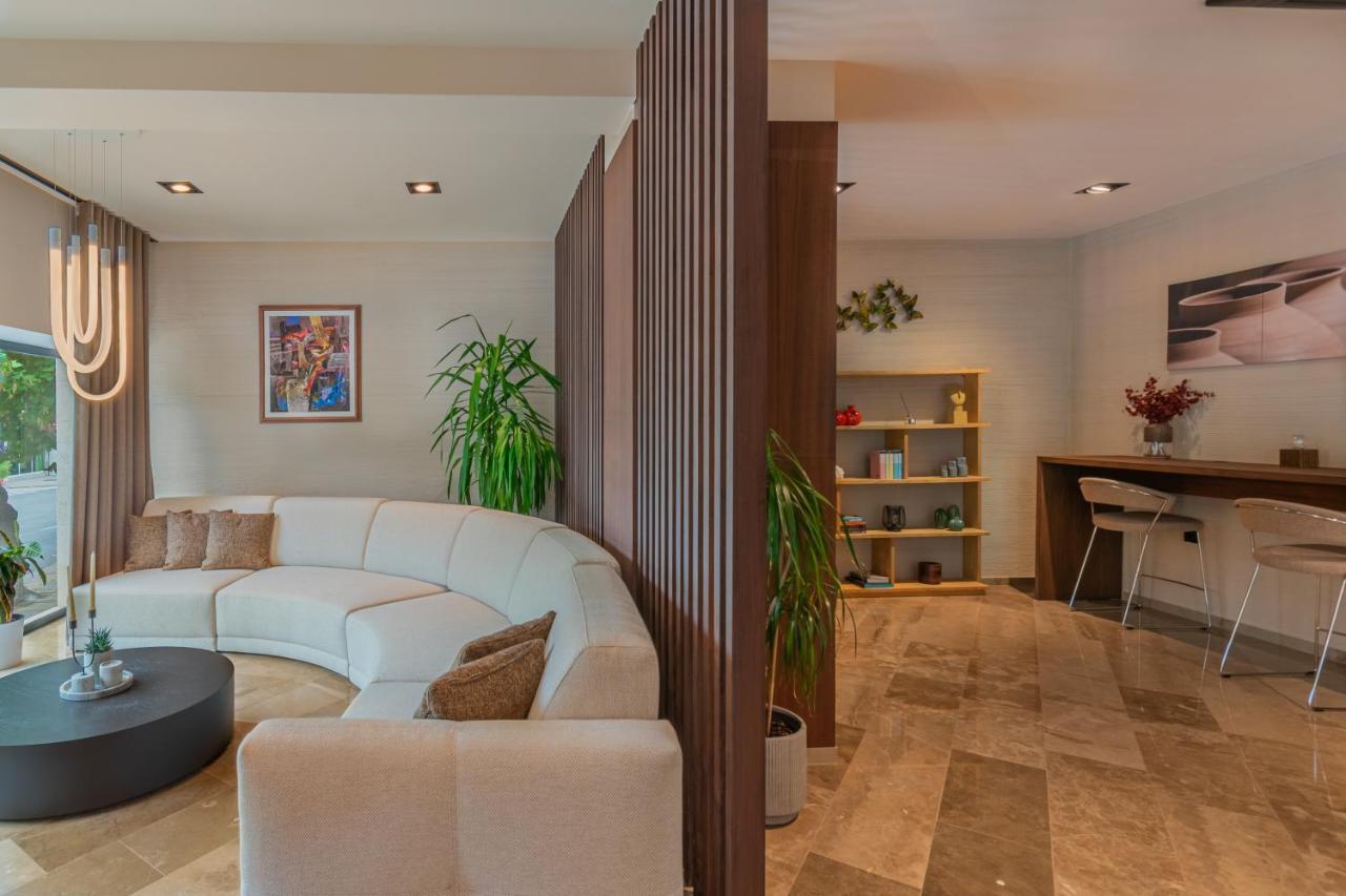 Hotel Osetia Garden Момчилград Екстериор снимка