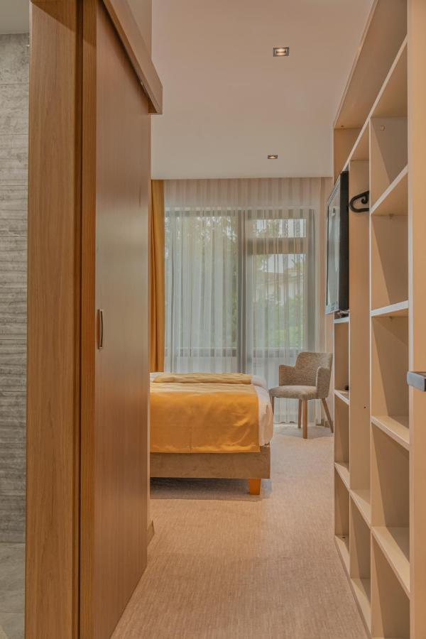Hotel Osetia Garden Момчилград Екстериор снимка