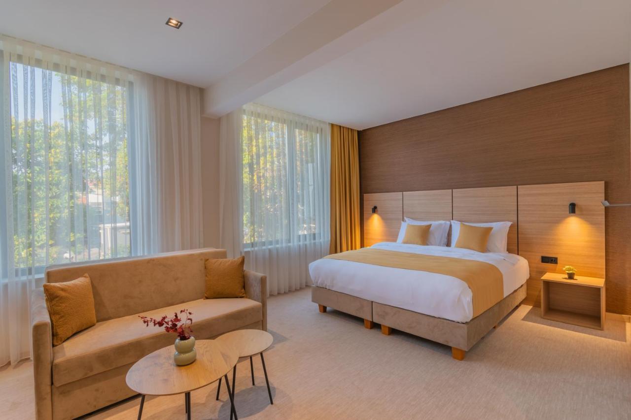 Hotel Osetia Garden Момчилград Екстериор снимка