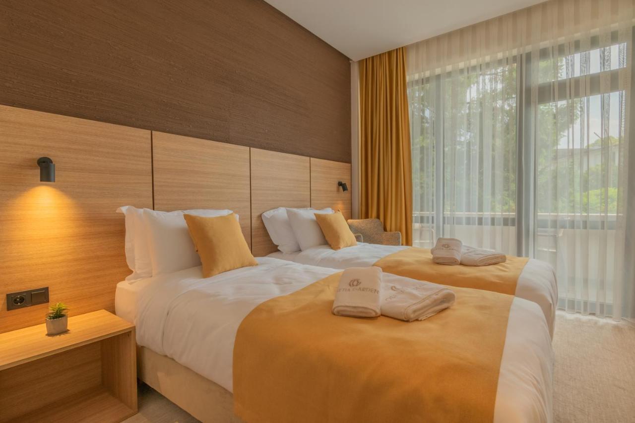 Hotel Osetia Garden Момчилград Екстериор снимка