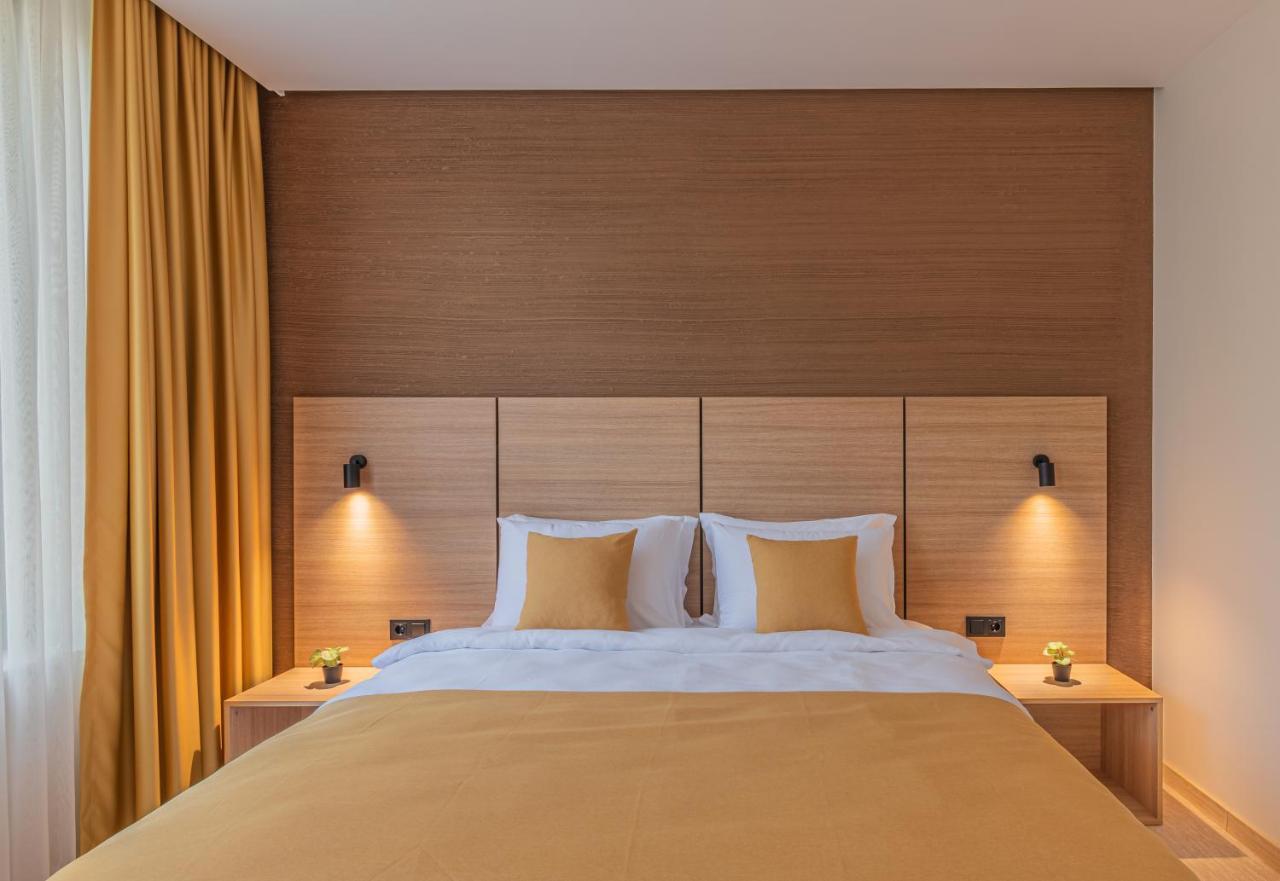 Hotel Osetia Garden Момчилград Екстериор снимка