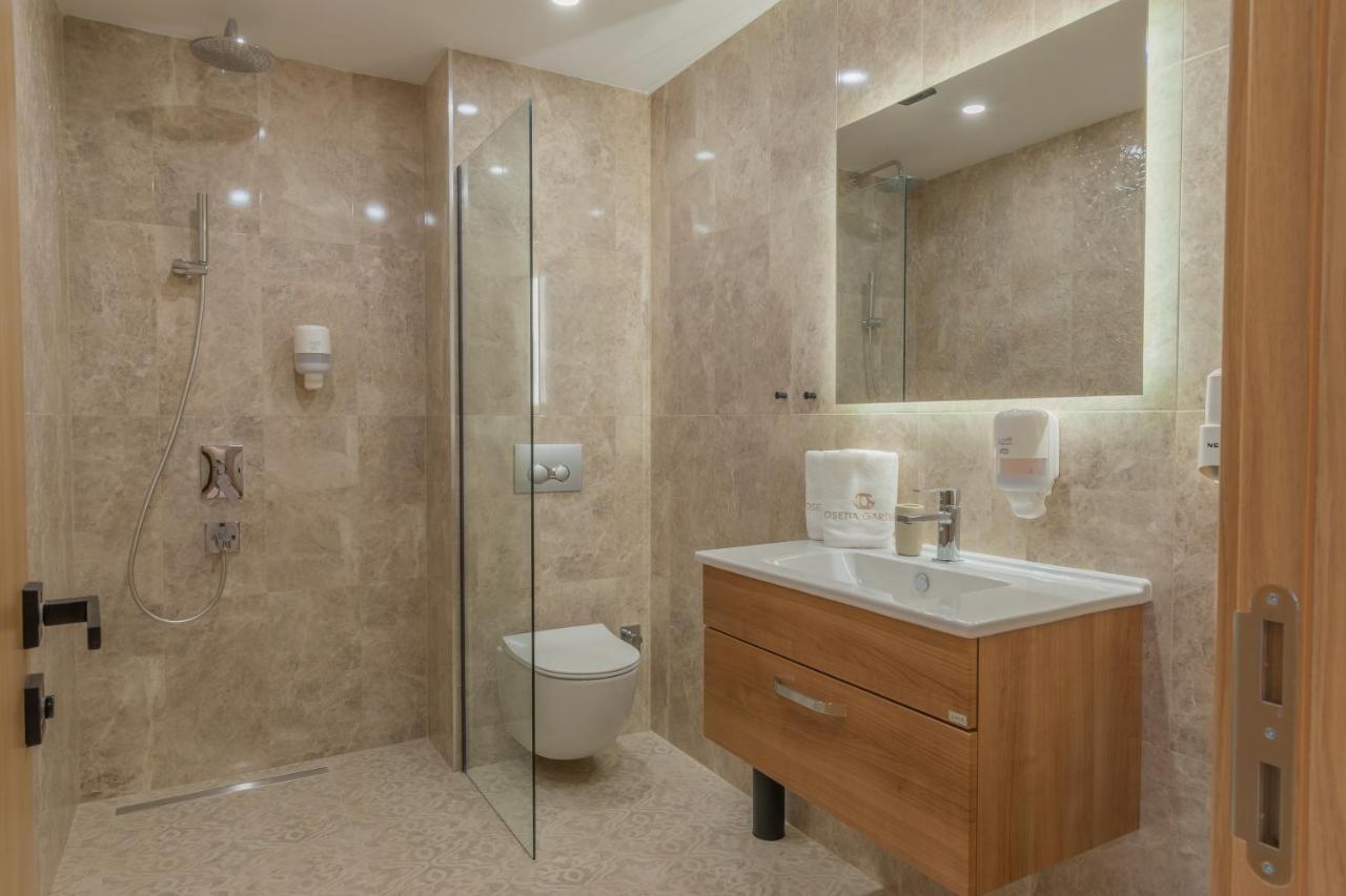 Hotel Osetia Garden Момчилград Екстериор снимка