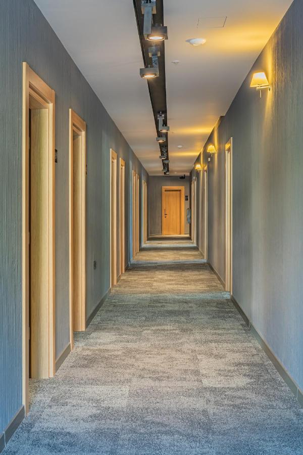 Hotel Osetia Garden Момчилград Екстериор снимка