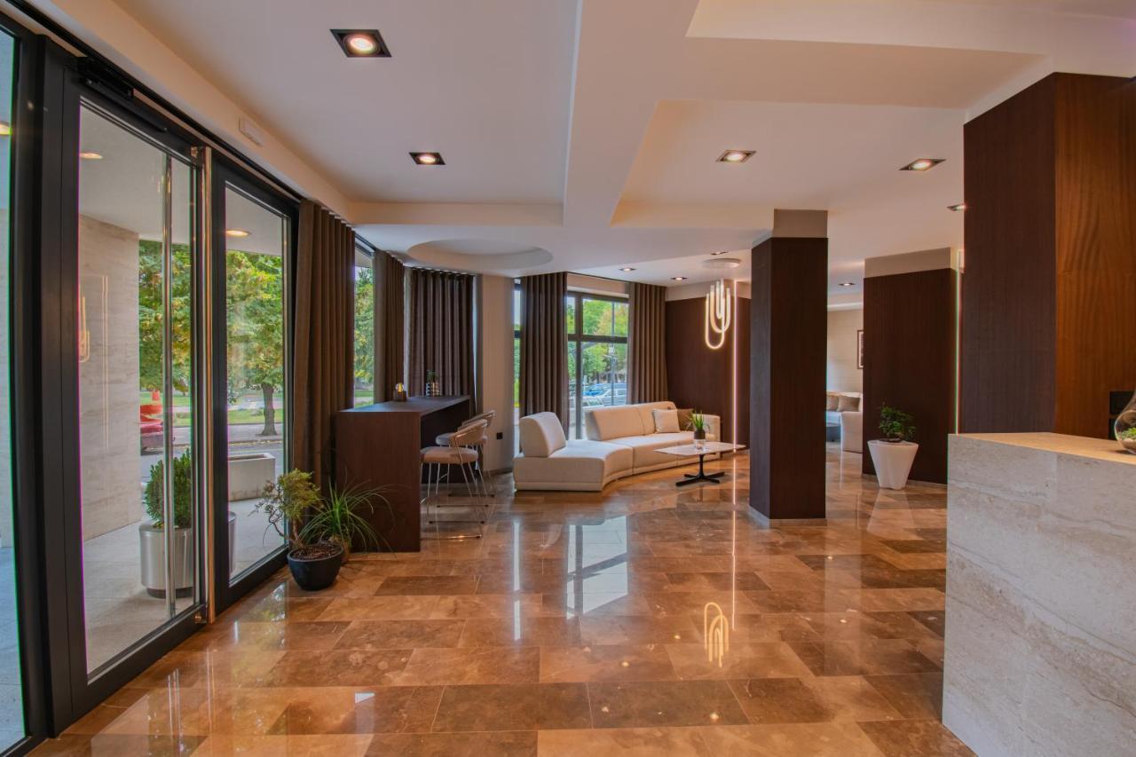 Hotel Osetia Garden Момчилград Екстериор снимка