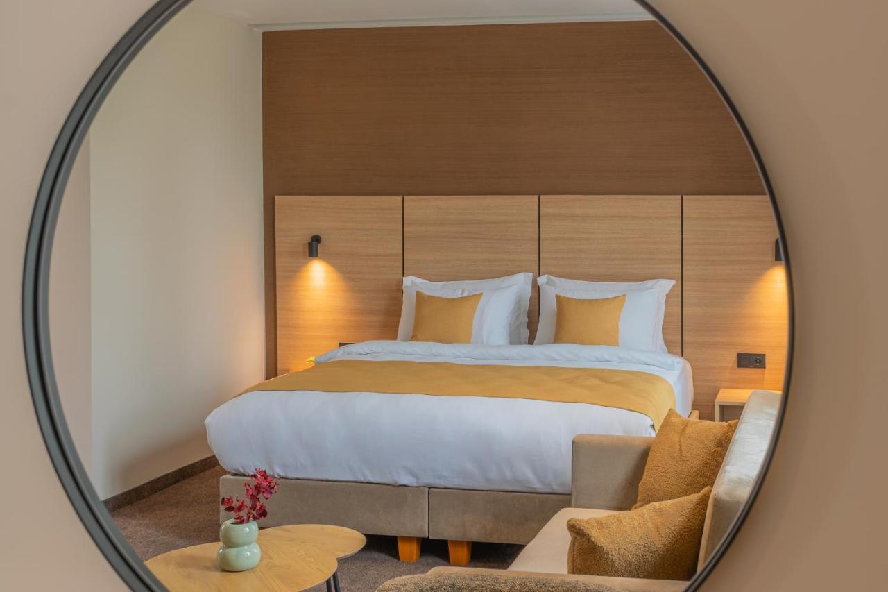 Hotel Osetia Garden Момчилград Екстериор снимка
