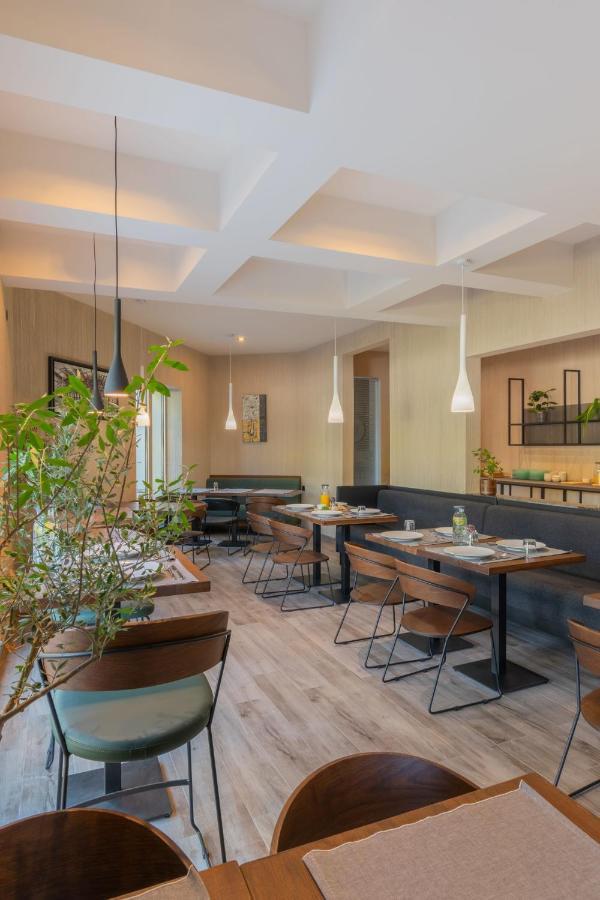 Hotel Osetia Garden Момчилград Екстериор снимка