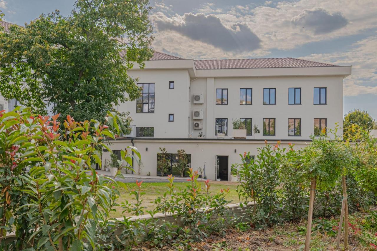 Hotel Osetia Garden Момчилград Екстериор снимка