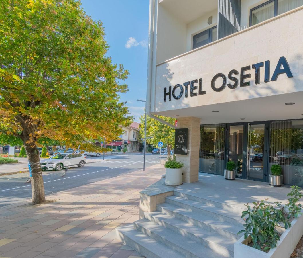 Hotel Osetia Garden Момчилград Екстериор снимка