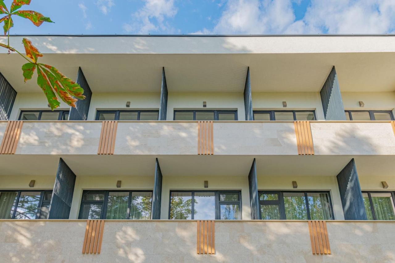 Hotel Osetia Garden Момчилград Екстериор снимка