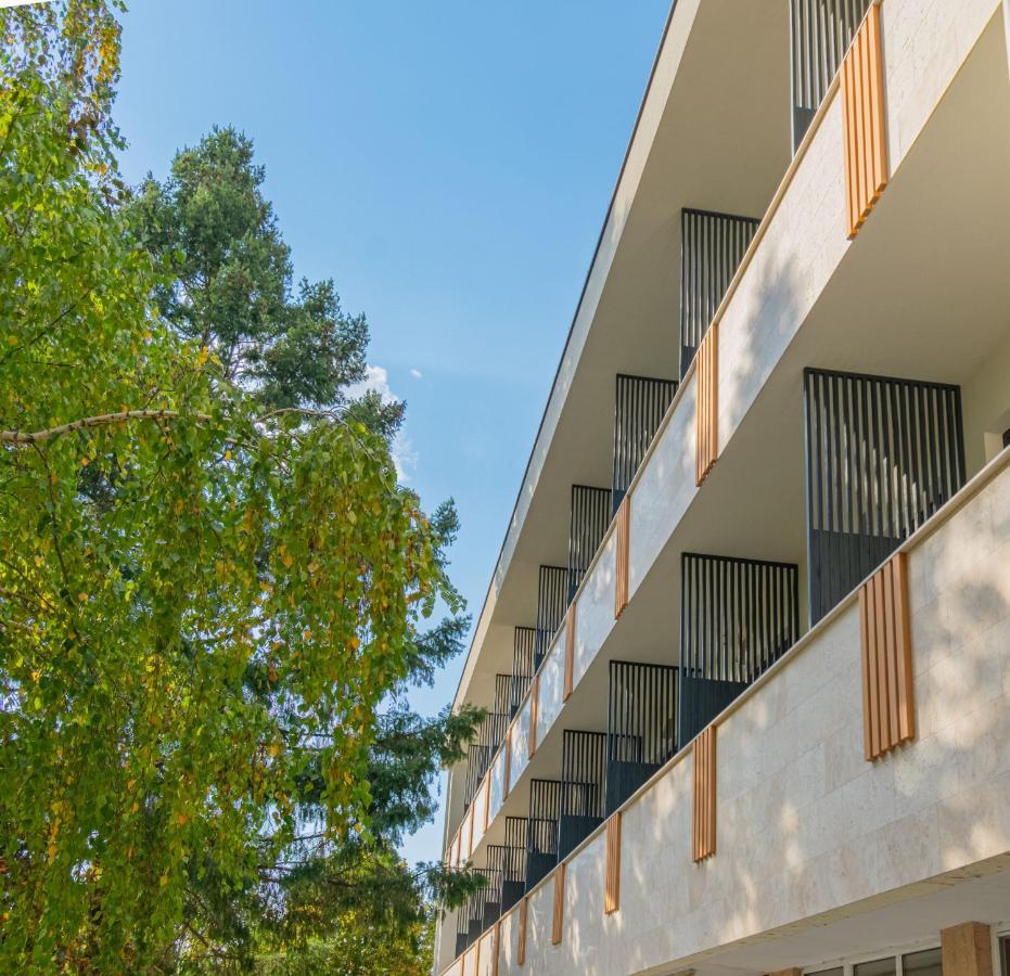 Hotel Osetia Garden Момчилград Екстериор снимка